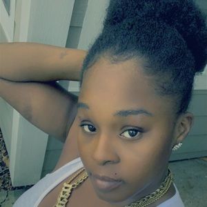 Meet your Posher, Crystal